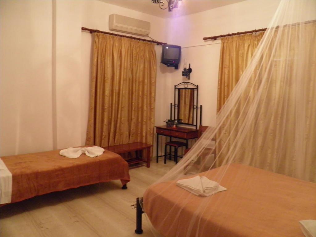 Mirsini Pansion Hotel Картерадос Стая снимка