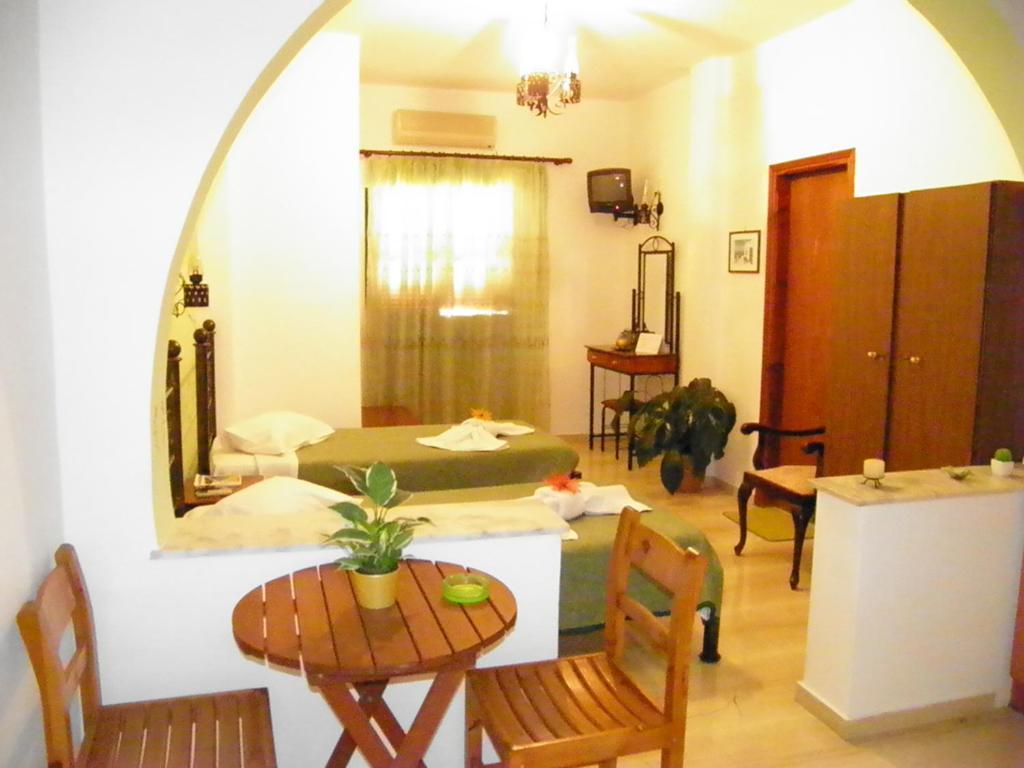 Mirsini Pansion Hotel Картерадос Екстериор снимка